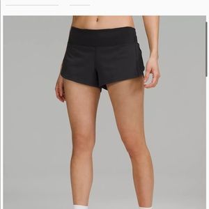 Lululemon low rise 2.5” speed up shorts- black